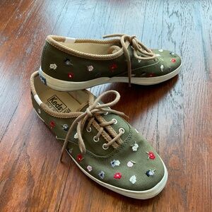 Cute Women's Embroidered Flower Keds Sneakers